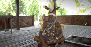 Cenderawasih-dalam-Budaya-Papua_Ondoafi-Gustaf-Toto